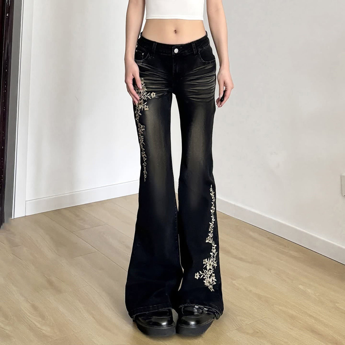Women's Floral Embroidered Flared Jeans | Marianne_2