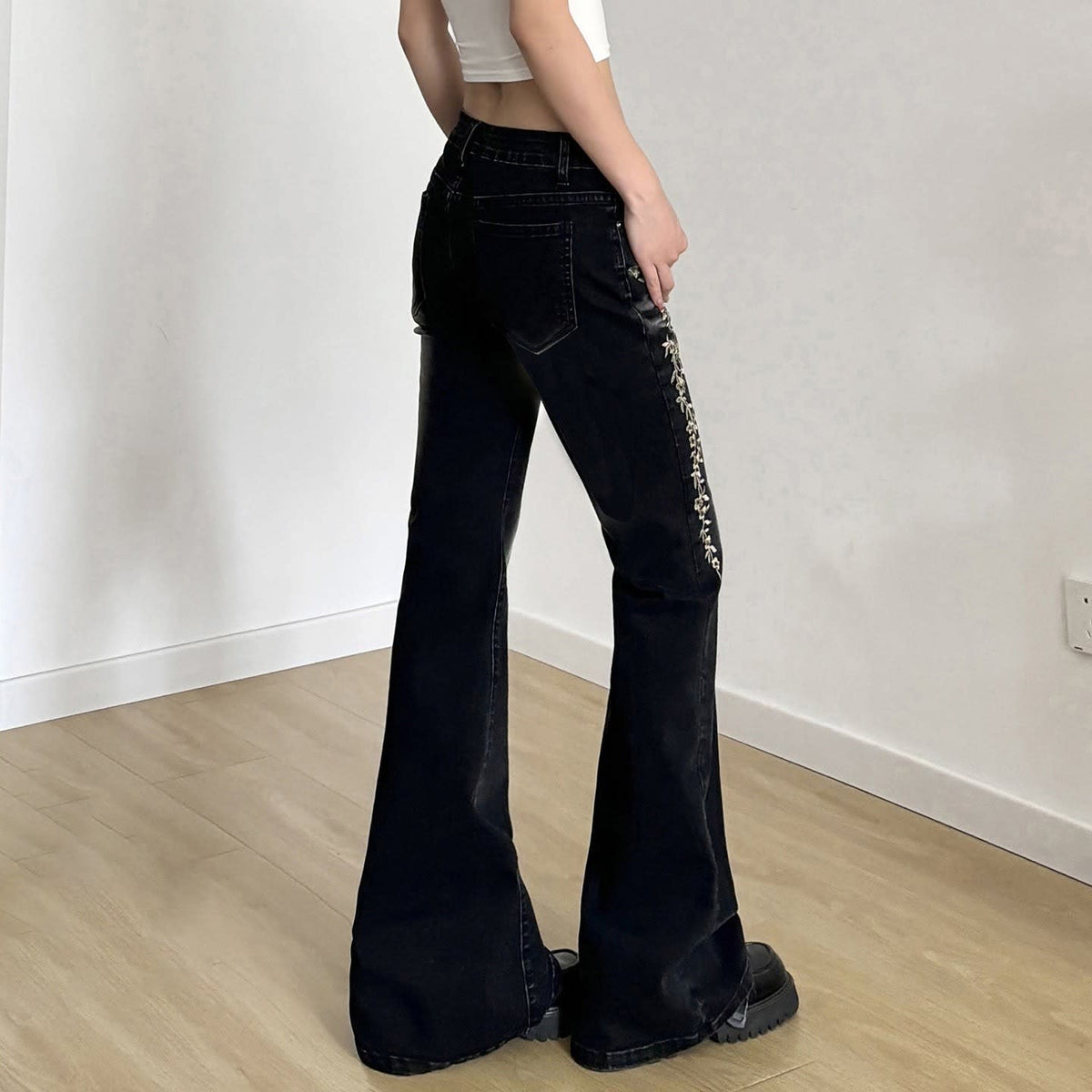 Women's Floral Embroidered Flared Jeans | Marianne_4