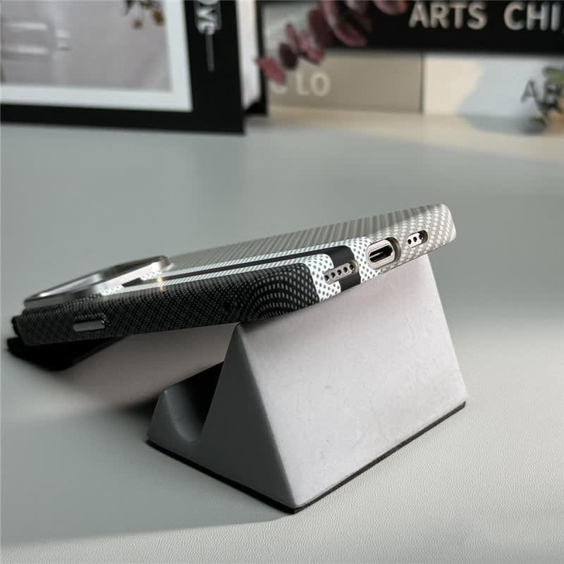 Men's Carbon Fibre MagSafe Phone Case | Leo_10