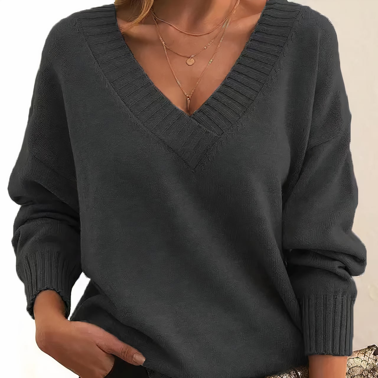 Women's Cashmere Blend V-Neck Jumper | Caitlin_3