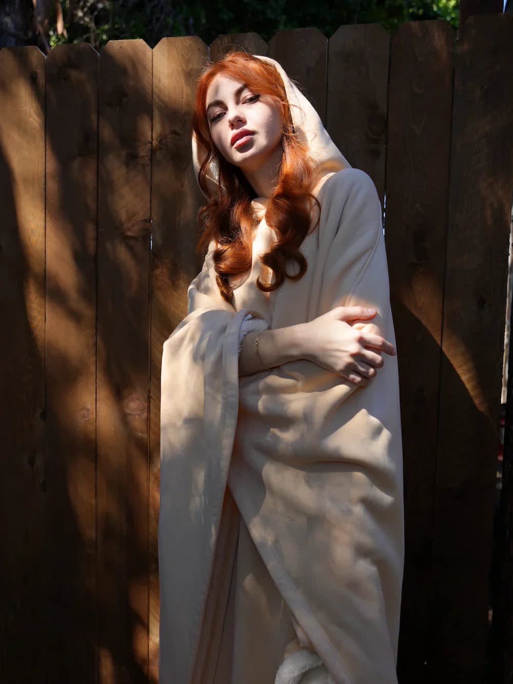 Women's Oversized Fleece Hoodie Blanket | Theresa_12