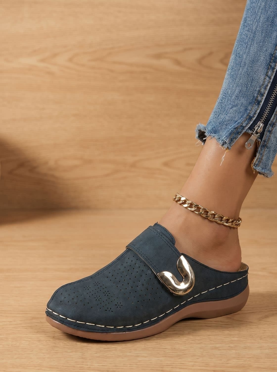 Women's Perforated Buckle Orthopedic Clogs | Eleri_2