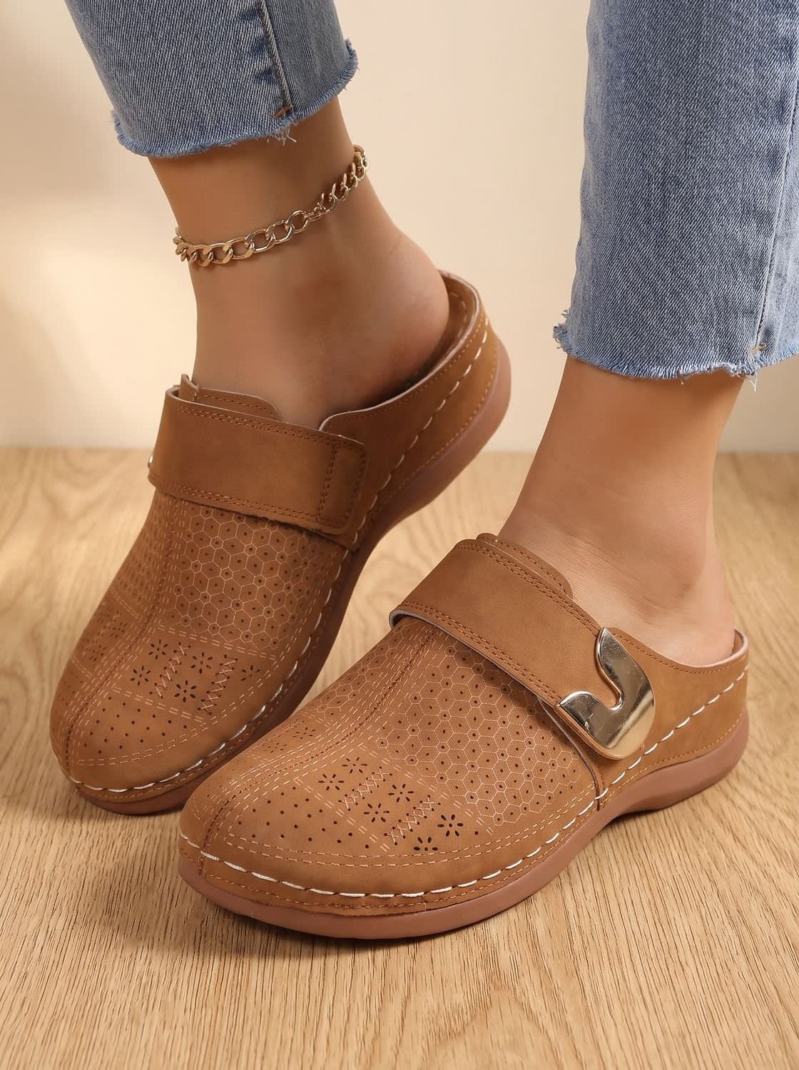 Women's Perforated Buckle Orthopedic Clogs | Eleri_3